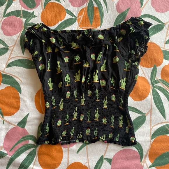 Collectif Tops - Ruffle cactus top by collectif. Size S